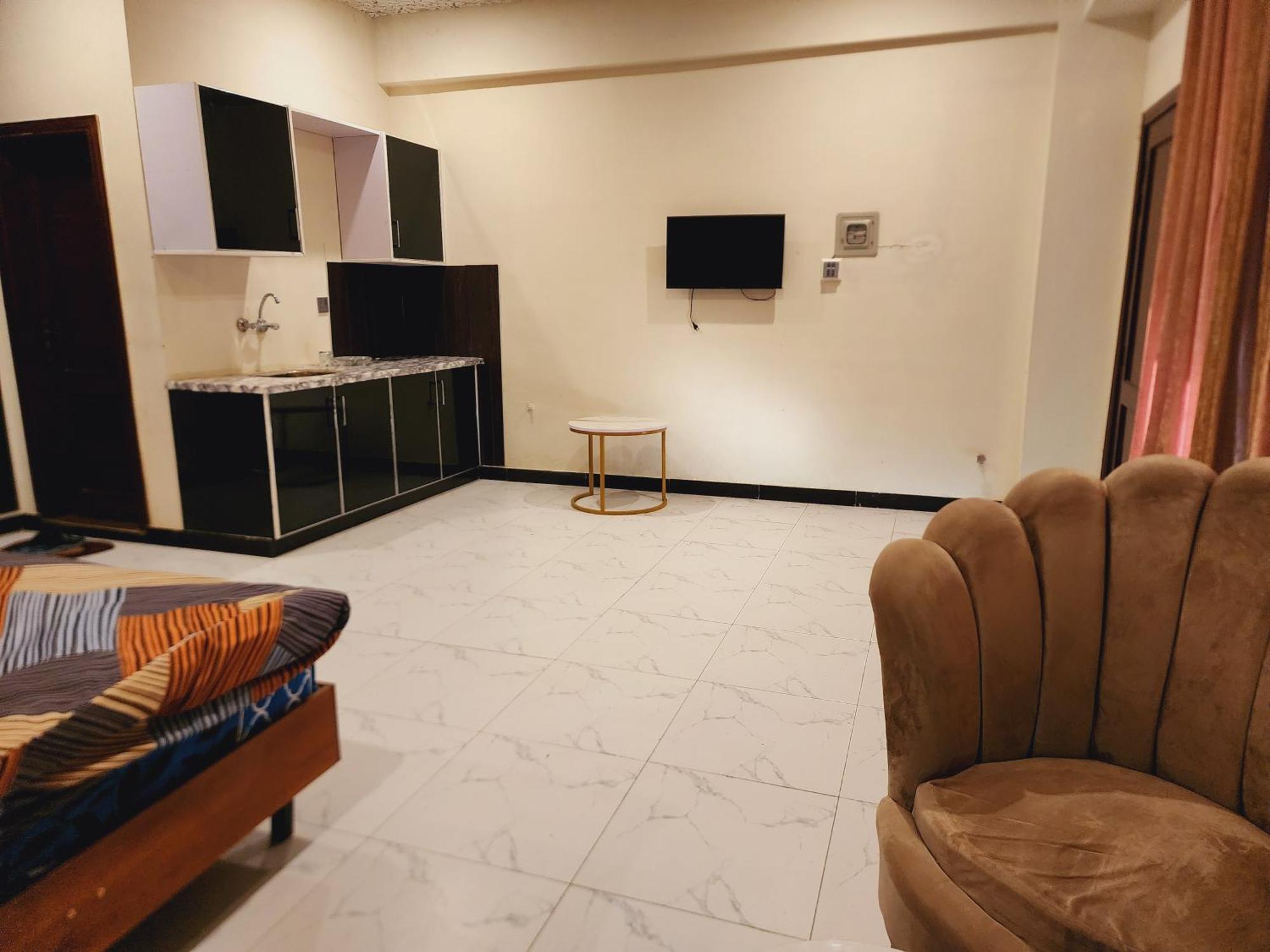 Motorway Majesty Suites Islamabad - Near Islamabad International Airport And Motorway Room photo