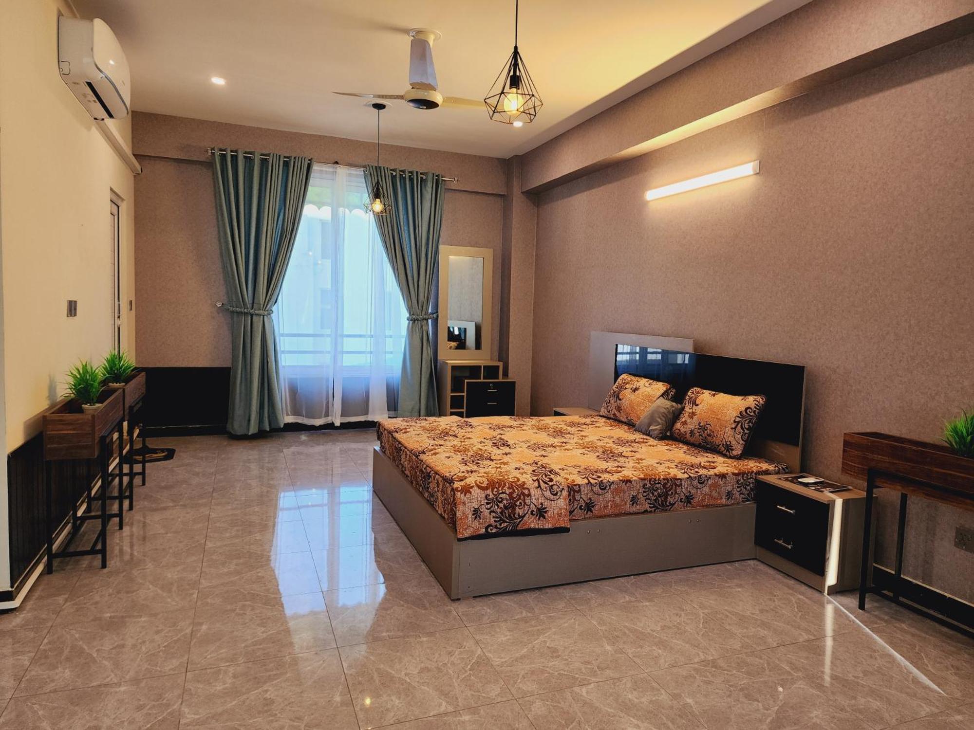 Motorway Majesty Suites Islamabad - Near Islamabad International Airport And Motorway Room photo