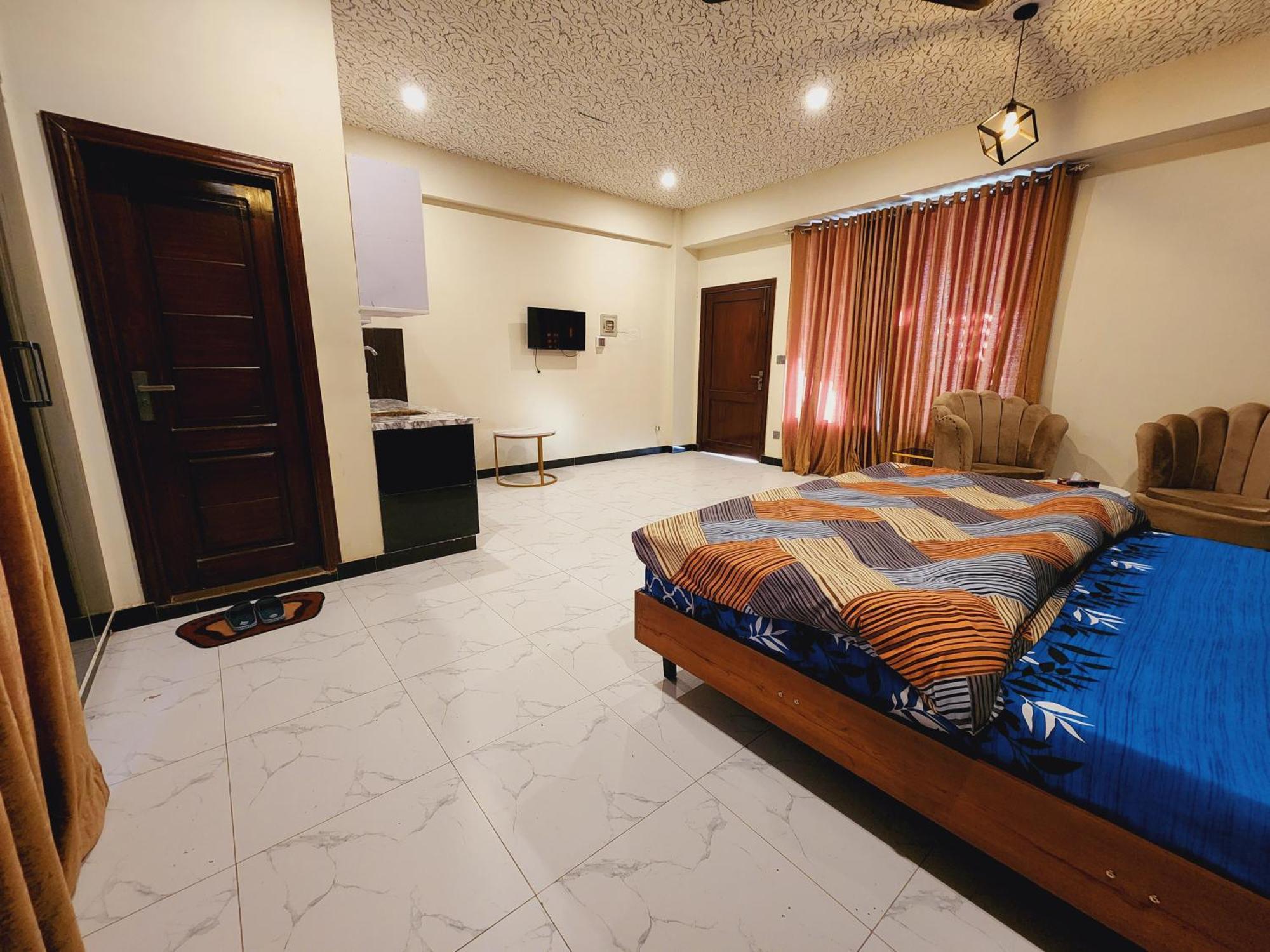 Motorway Majesty Suites Islamabad - Near Islamabad International Airport And Motorway Room photo