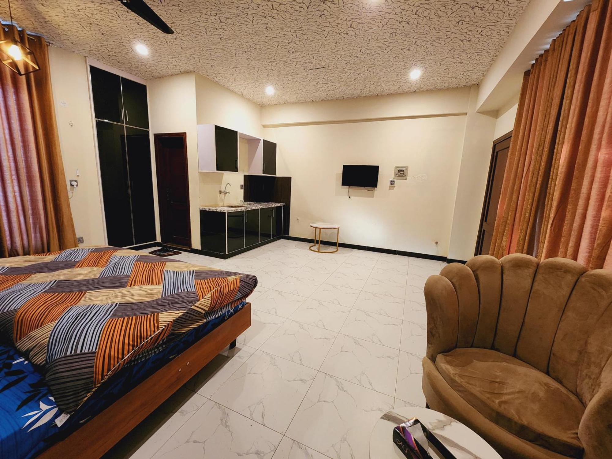 Motorway Majesty Suites Islamabad - Near Islamabad International Airport And Motorway Room photo