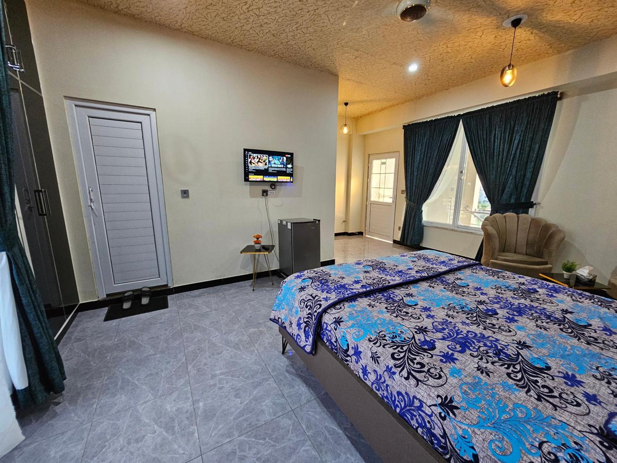 Motorway Majesty Suites Islamabad - Near Islamabad International Airport And Motorway Room photo