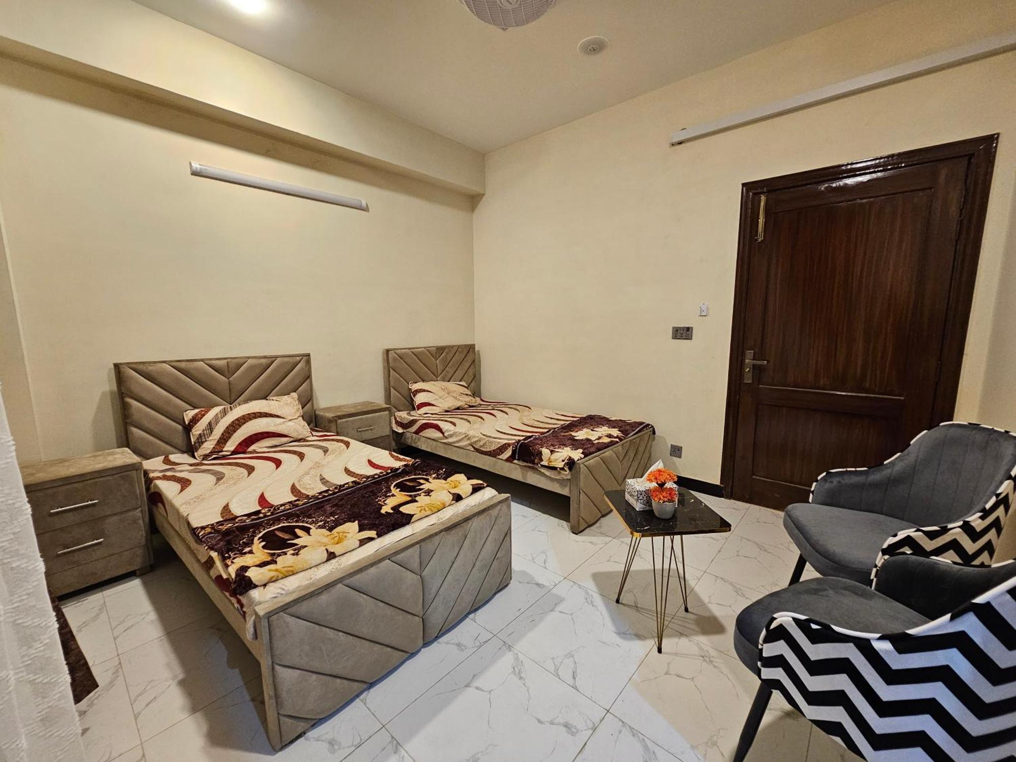 Motorway Majesty Suites Islamabad - Near Islamabad International Airport And Motorway Room photo