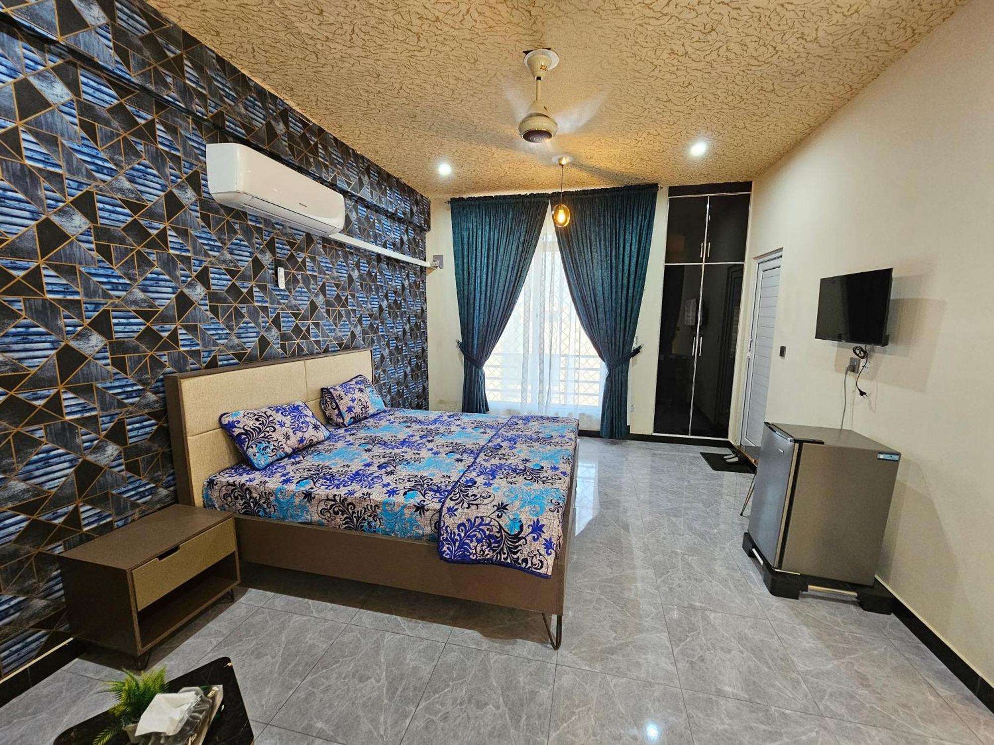 Motorway Majesty Suites Islamabad - Near Islamabad International Airport And Motorway Room photo