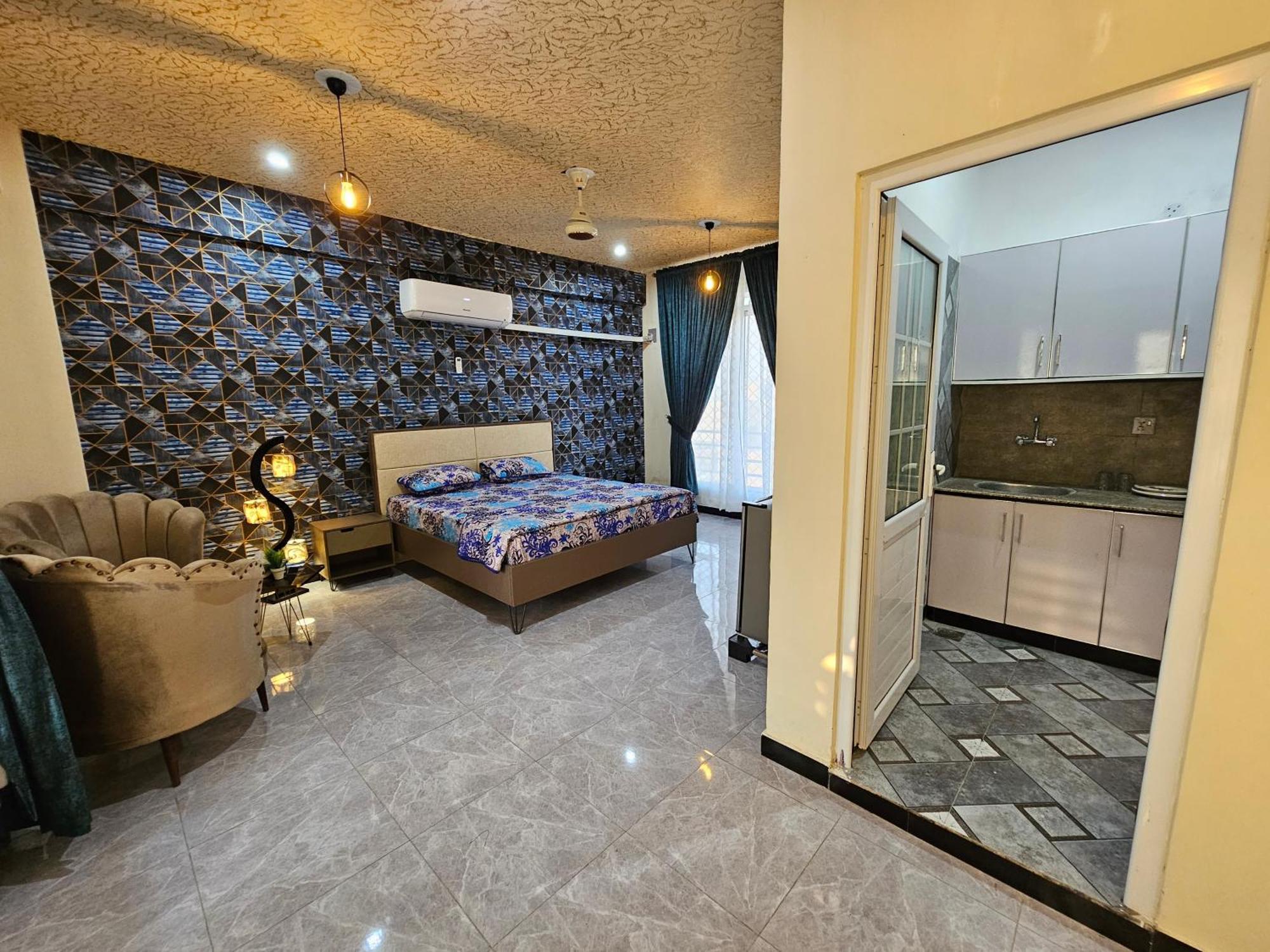 Motorway Majesty Suites Islamabad - Near Islamabad International Airport And Motorway Room photo