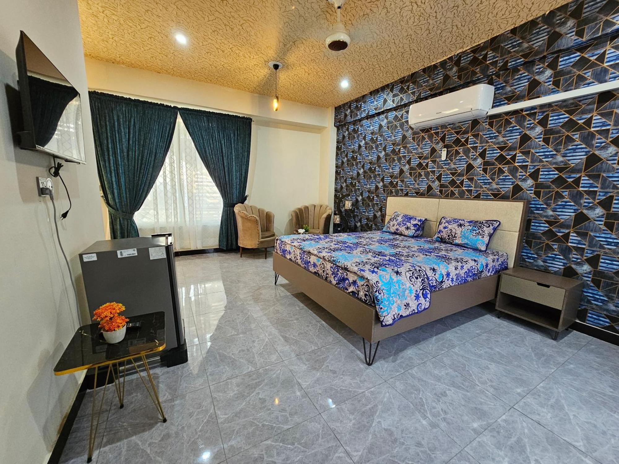 Motorway Majesty Suites Islamabad - Near Islamabad International Airport And Motorway Room photo